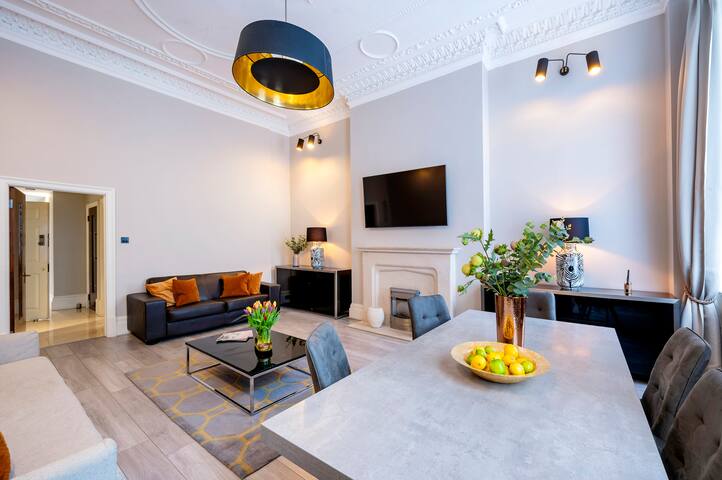 2 Bedroom Contemporary Victorian Apartment London gallery image 2