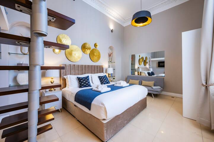 2 Bedroom Contemporary Victorian Apartment London gallery image 3