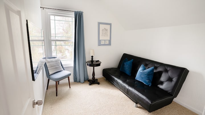Charming 1870 Farmhouse In The Heart Of Petaluma - Petaluma, CA
