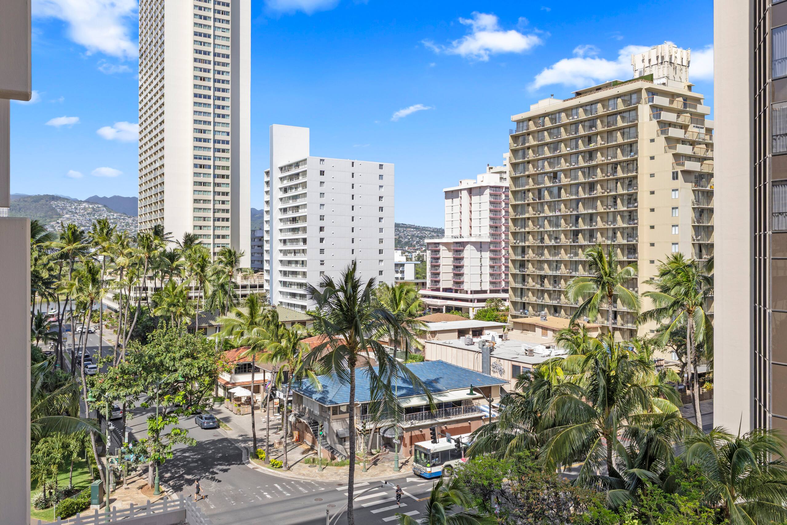 Condo in Honolulu · ★4.79 · 1 bedroom · 2 beds · 1 private bath - Image 24