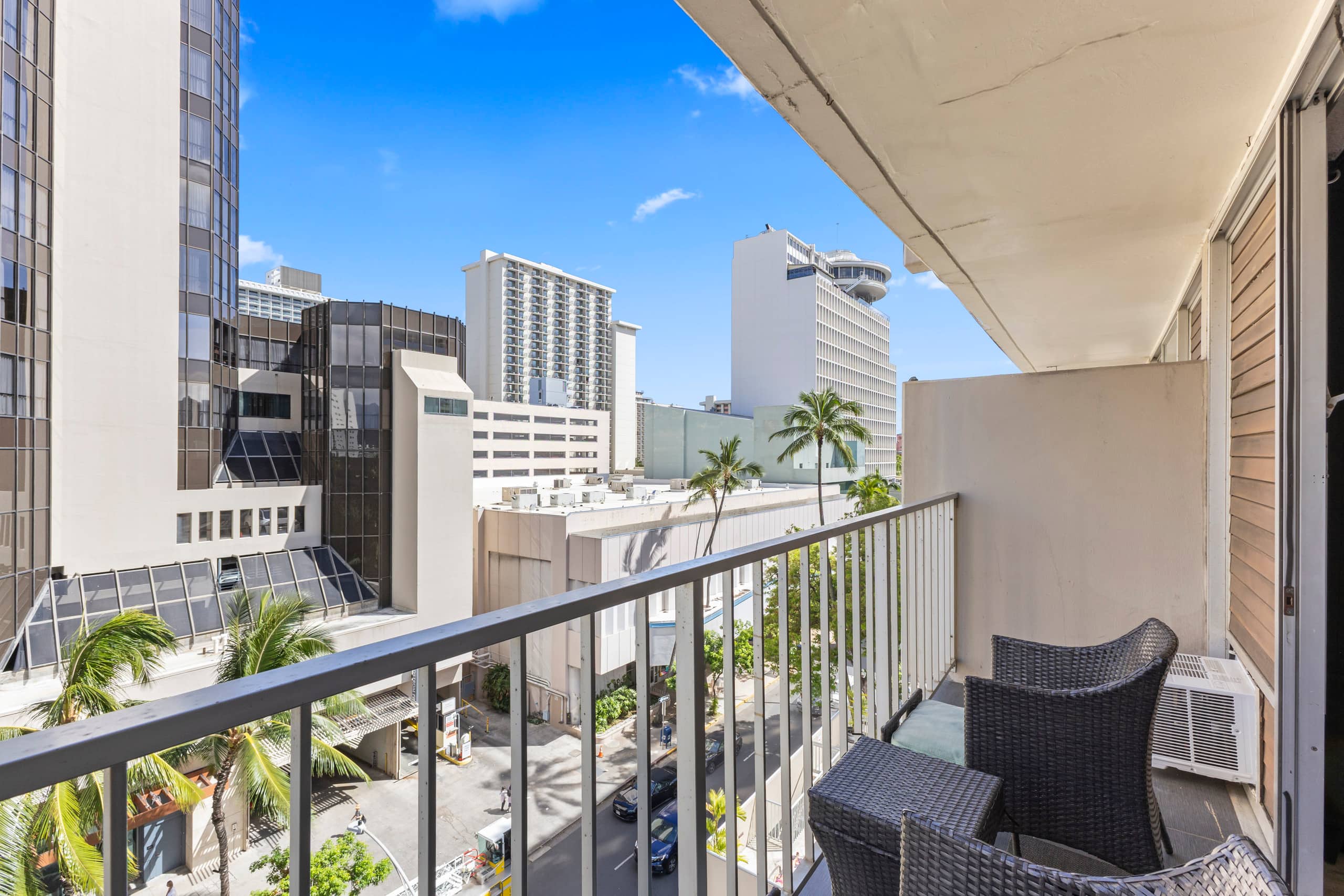 Condo in Honolulu · ★4.79 · 1 bedroom · 2 beds · 1 private bath - Image 17