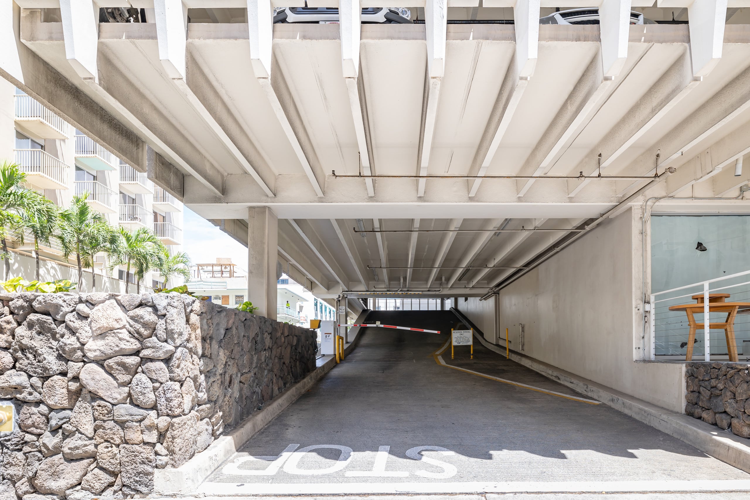Condo in Honolulu · ★4.79 · 1 bedroom · 2 beds · 1 private bath - Image 18