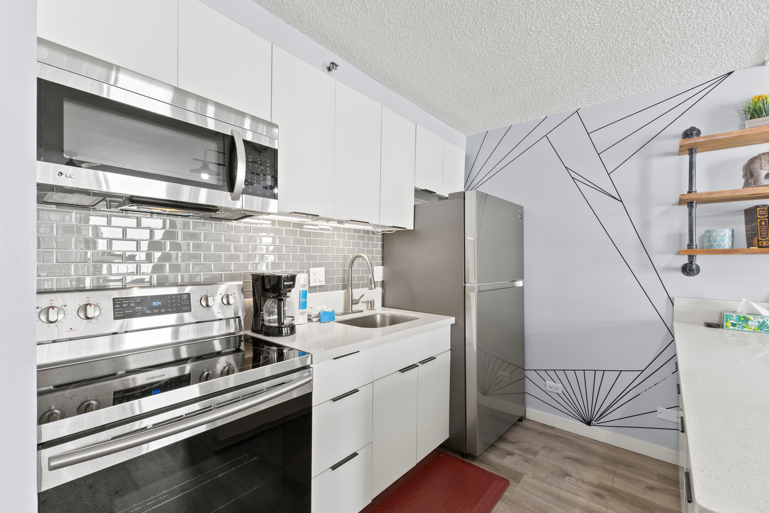 Condo in Honolulu · ★4.79 · 1 bedroom · 2 beds · 1 private bath - Image 5