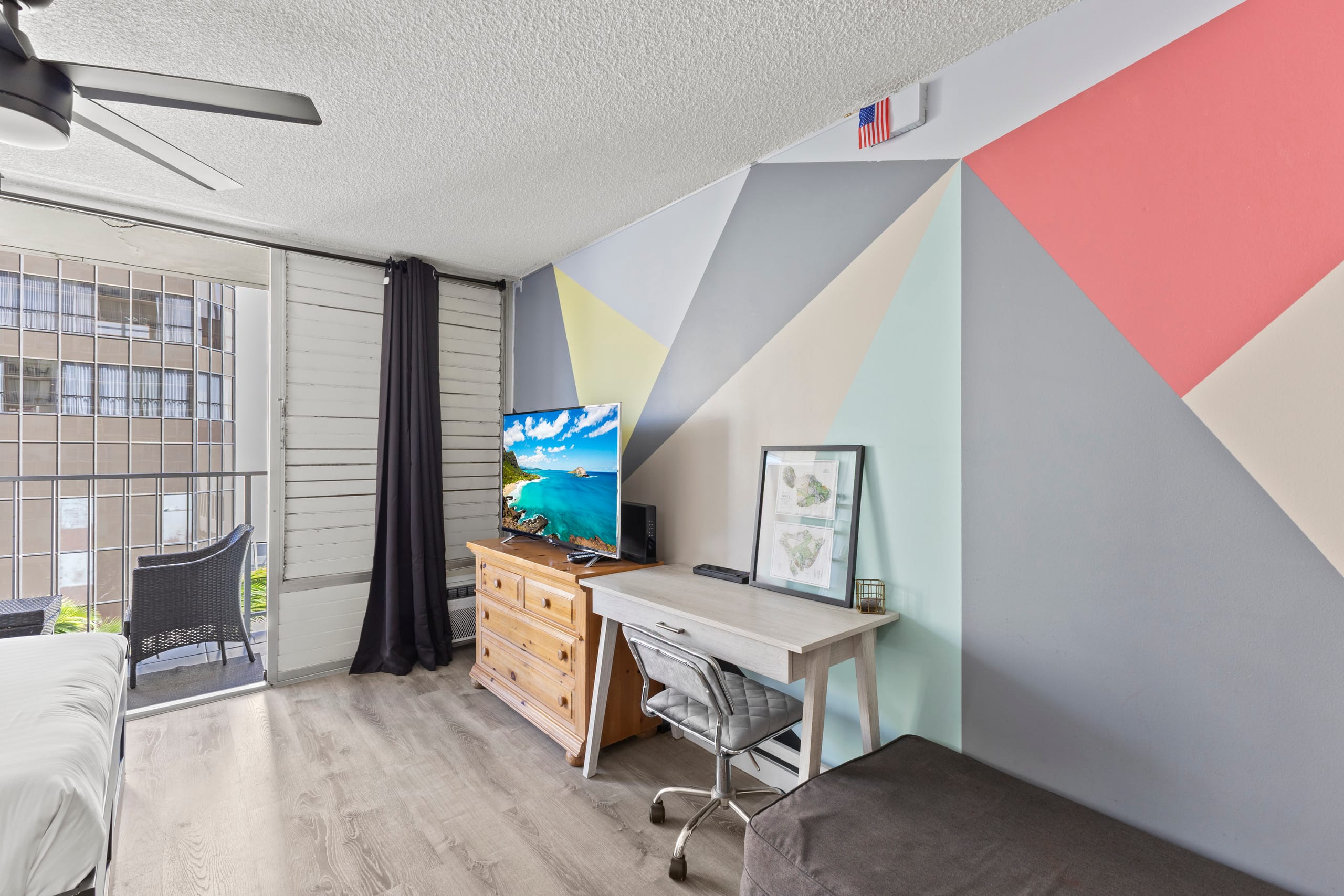 Condo in Honolulu · ★4.79 · 1 bedroom · 2 beds · 1 private bath - Image 3