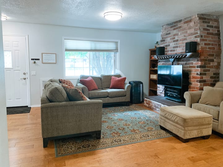 3bed 2bath Child Friendly Fenced Yard| Near I-5 | - Vancouver, WA