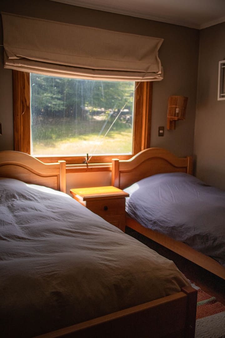 Двокреветна соба со два и пол квадратни кревета