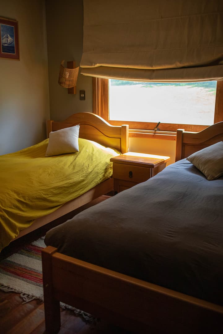 Двокреветна соба со два и пол квадратни кревета