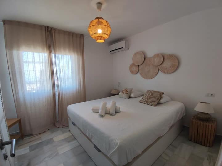 חדר שינה 2 עם מיטה זוגית 180x200 .