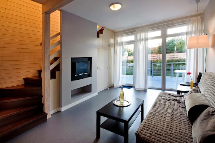 Parte inferior del apartamento. Sofá plegable para dos personas. 