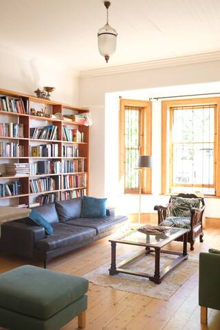 5 Bedroom, solar backup power, house with pool! gallery image 2