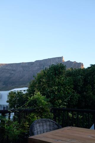 5 Bedroom, solar backup power, house with pool! gallery image 3