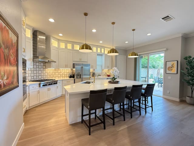 Large Luxury Home Beach Paradise!