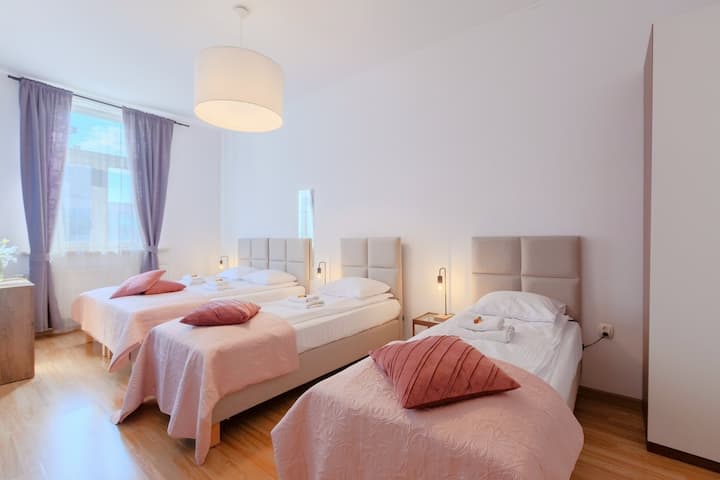 Close To River Bank & Wawel Castle! - Cracovia