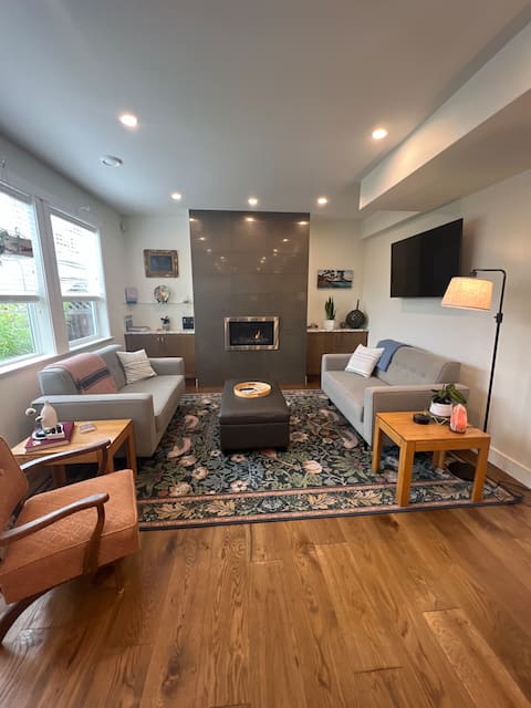 Top Airbnb: Private, Spacious, Fam-Friendy Exec Suite, Mt Thom in Chilliwack