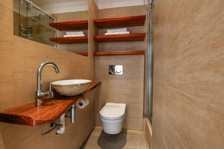 Clifton YOLO Spaces – Clifton Sea View Apartment gallery image 5