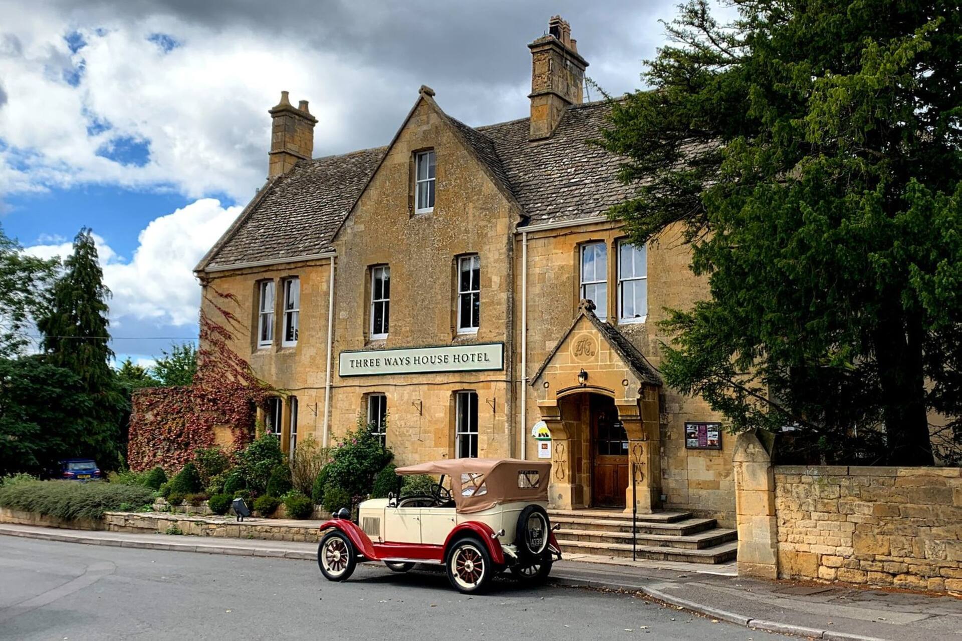 The Old Post Office | Cotswold Home | Sleeps 8