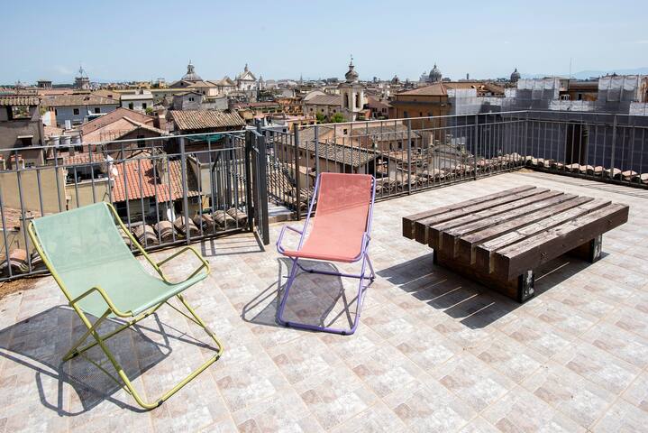 Exclusive Views from a Sunny Attic near Vatican! gallery image 5