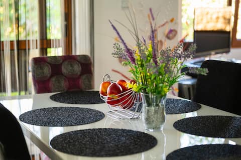 Popular Airbnb listing: Villa Komitata-Pool and Jacuzzi in Добрич