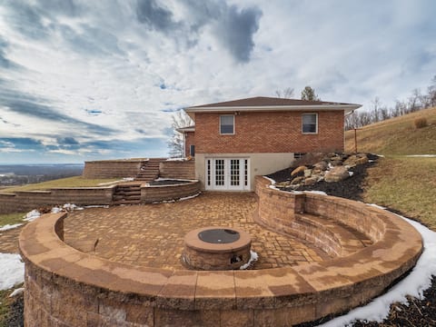 Harvest Hill -Fredericksburg Home with a View