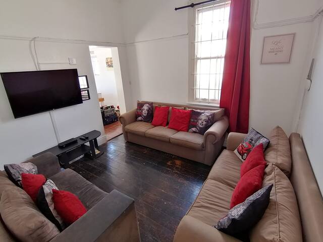 Cape Town large Group/Summer House Self Catering gallery image 5