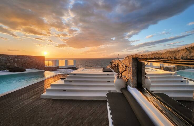 Villa Sea Front pool & hot-tub CalypsoSunsetVillas gallery image 2