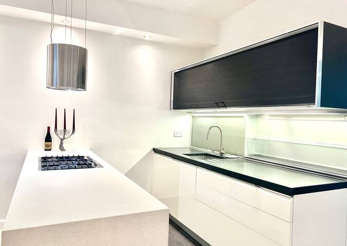 Stunning 4 bed flat near Notting Hill & Hyde park. gallery image 5