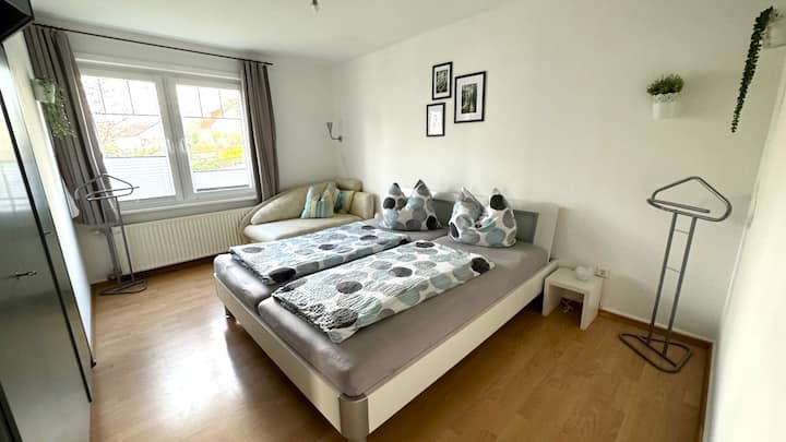 1 เตียงใหญ่, 1 เตียงโซฟา