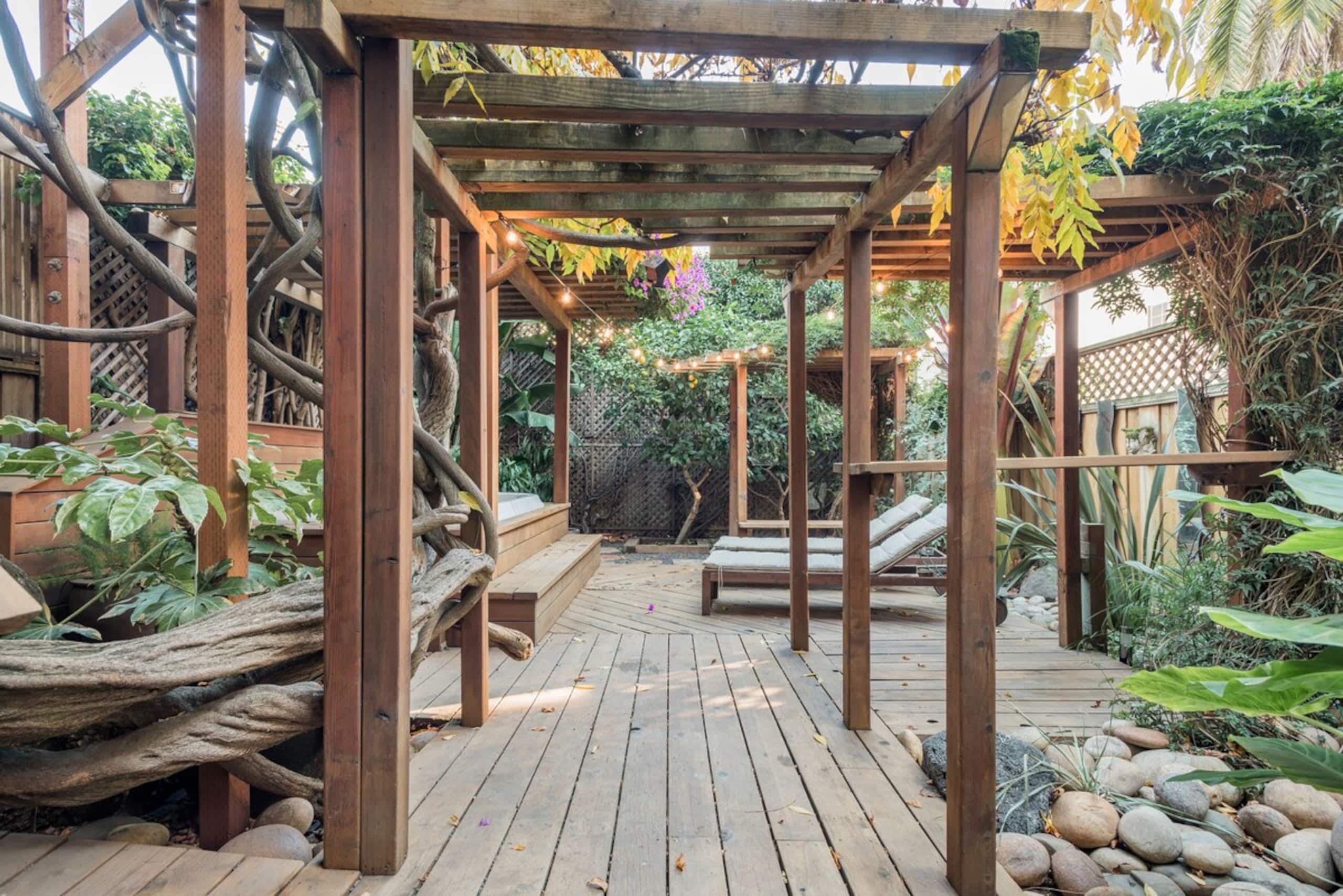 Home in San Francisco · ★4.91 · 1 bedroom · 2 beds · 1 bath - Image 14