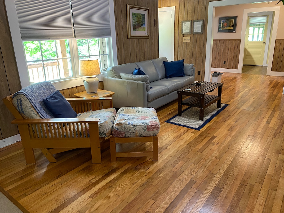 Top performing Airbnb: Woodland Cottage in Kingsport