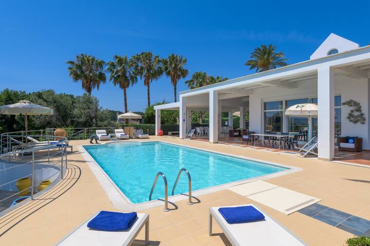 Grande Dame Villa of Rhodes gallery image 2