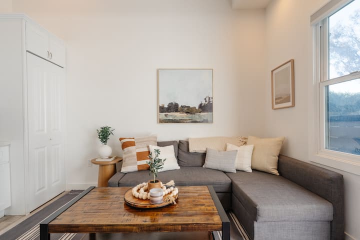 ที่พักได้รับการออกแบบอย่างพิถีพิถันและได้รับการออกแบบโดยคำนึงถึงความสะดวกสบายของคุณ