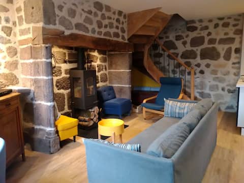 Rental for 6 people. Auvergne, skiing, relaxation and hiking