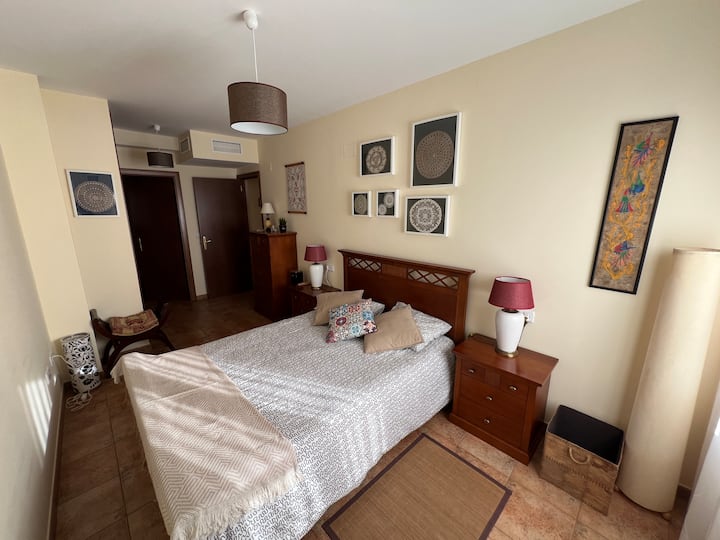 Izba s manželskou posteľou v apartmáne