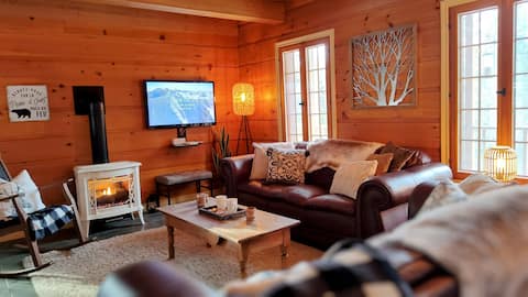 Top Airbnb: Chalet des Sources | Hot tub, gazebo and billiards in Saint Faustin Lac Carré