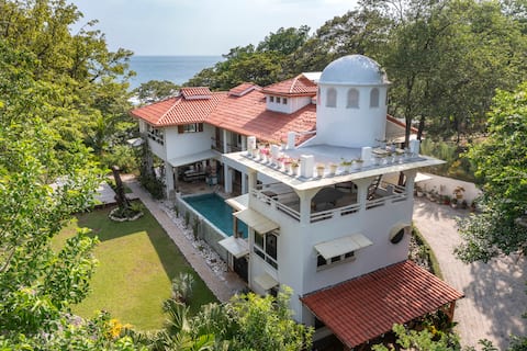 Nauti-luz: Oceanfront Eco-Luxury Villa with chef