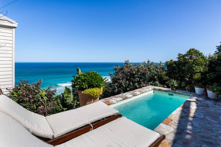 The Cliffhanger Bungalow gallery image 3