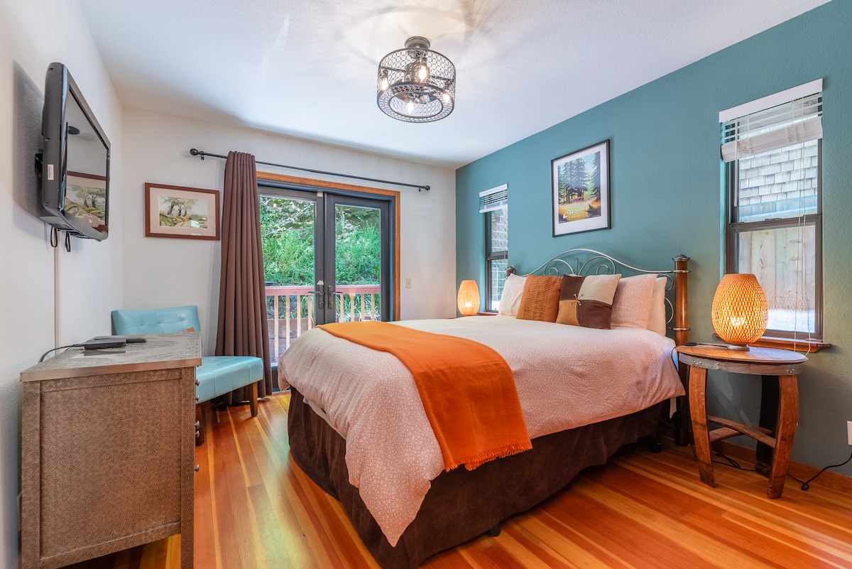 Спалната соба 2 има и телевизор и пристап до задната тераса