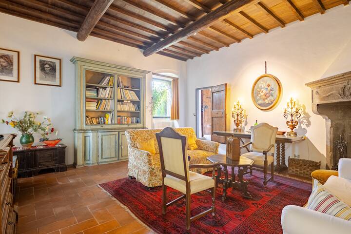 Stunning exclusive Estate,3km to Uffizi,12bdr,pool gallery image 2