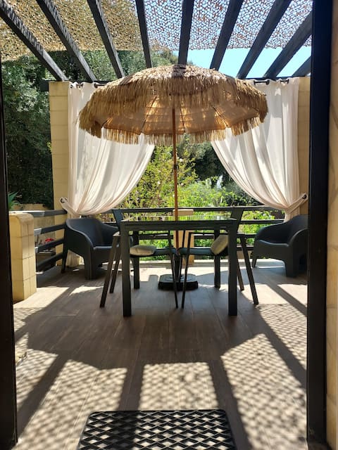 Airbnb performant: Large studio with quiet terrace in Ajaccio. à Ajaccio
