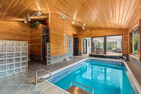 Indoor Infinity Pool /Wine Barrel HotTub /Sun Room
