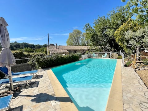 Quiet house 10 pers with independent studio.