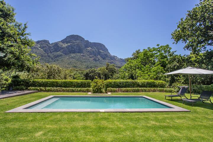 River Mountain – family home in Bishopscourt