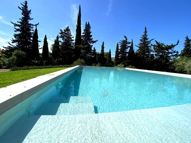 Stylish Country Villa with huge Pool & Guest House