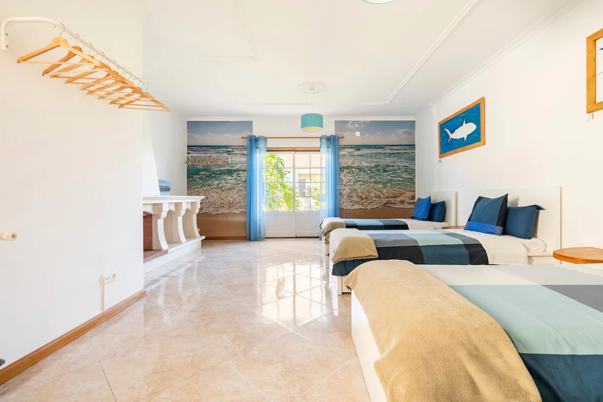 Imóvel de sucesso: Rex Surf House - Villa overlooking the beach!!! em Lourinhã