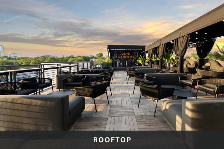 Inn Cahoots on 6th: 15 BR/39 Beds, Pool, Roofdeck gallery image 3