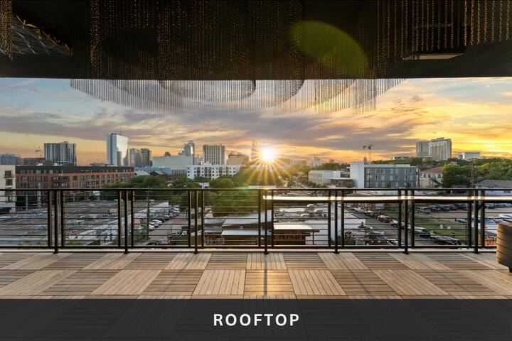 Inn Cahoots on 6th: 15 BR/39 Beds, Pool, Roofdeck gallery image 4
