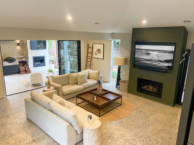 “White Horses” – Luxury Coastal Glamour