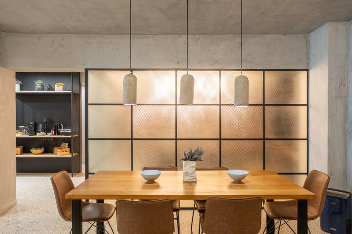 Contemporary & Stylish Flat in Charming Kolonaki