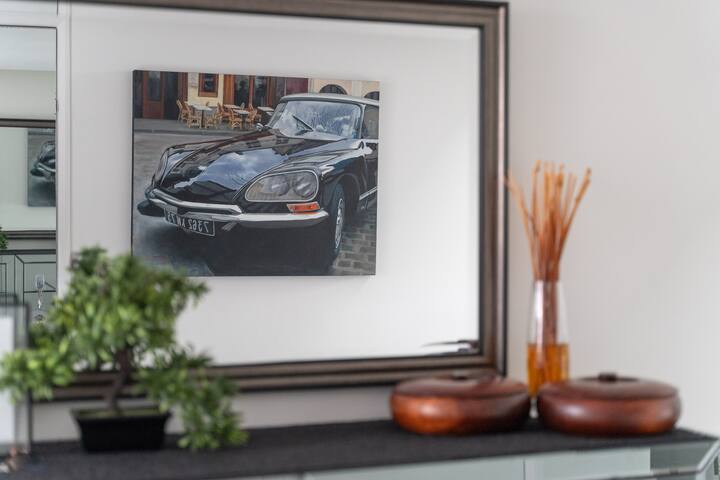 Perched on the edge of the most iconic Harbour! gallery image 4