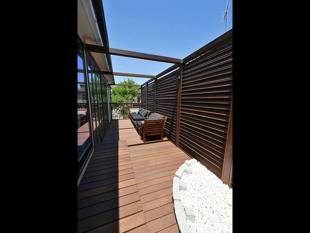 浅草や東京スカイツリーが近い小さな日本庭園の大きな家。広いテラスでゆったりと。最寄駅徒歩3分。 gallery image 5